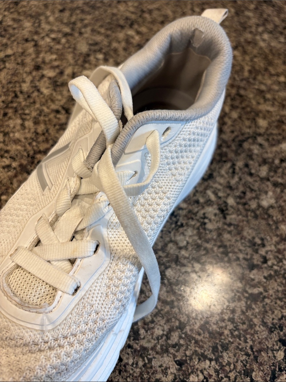 vionic sneakers - Picture 3 of 5